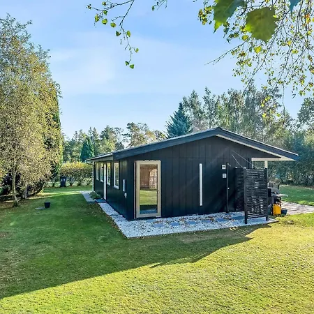 6 Person In Vaeggerlose Bøtø By