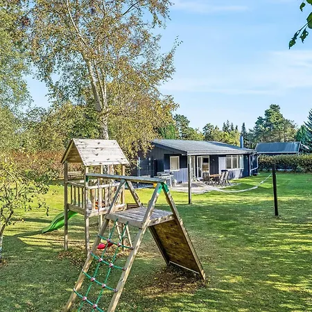 6 Person In Vaeggerlose * Bøtø By