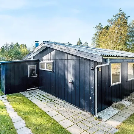 6 Person In Vaeggerlose Vakantiehuis Bøtø By