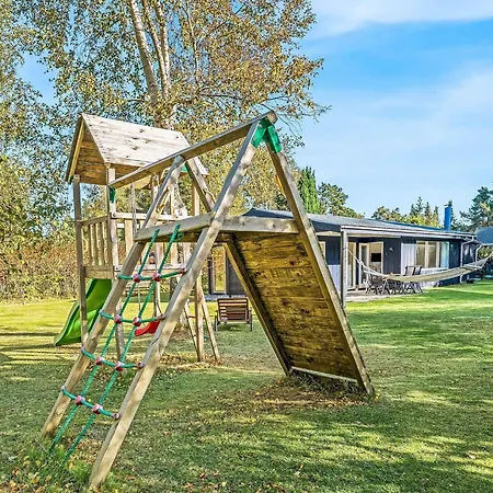 別荘 6 Person In Vaeggerlose Bøtø By