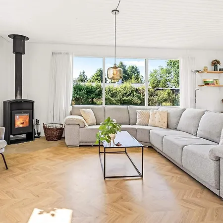 Vakantiehuis 6 Person In Vaeggerlose Bøtø By