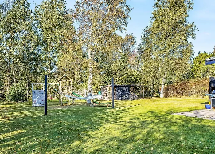 6 Person In Vaeggerlose Vakantiehuis Bøtø By