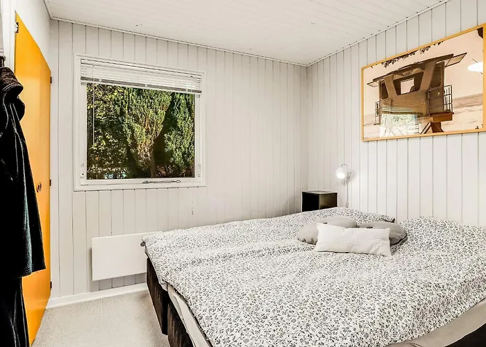 6 Person In Vaeggerlose Vakantiehuis Bøtø By