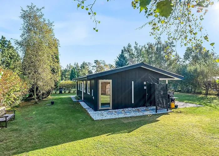 6 Person In Vaeggerlose Bøtø By